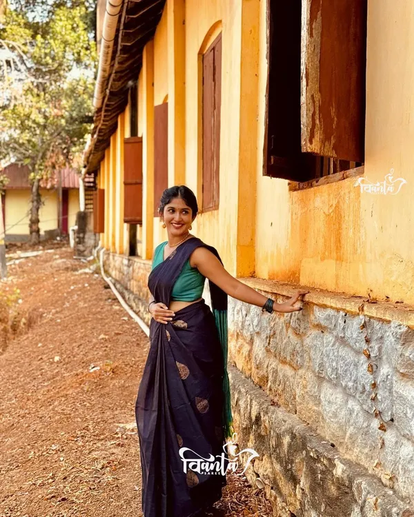 Woven_Kanjivaram_,_Banarasi_Jacquard_Saree