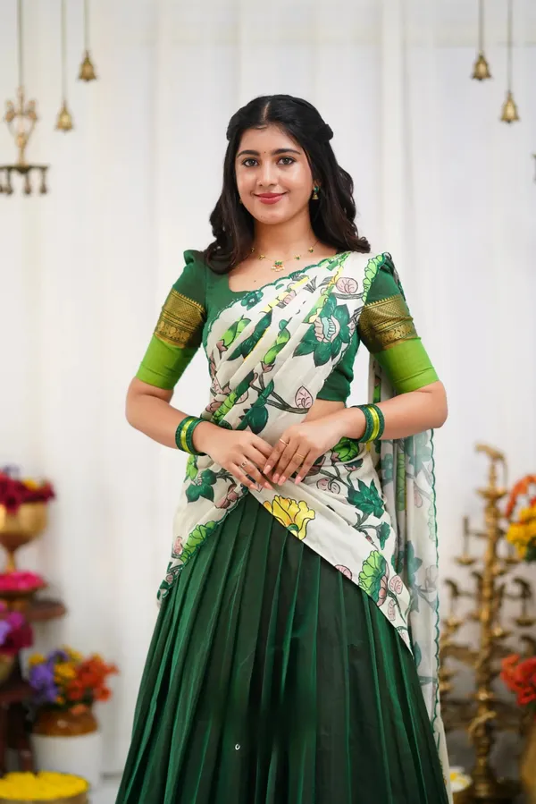 Padmaja_Cotton_Half_Saree_-_Dark_Green_and_Leaf_Green