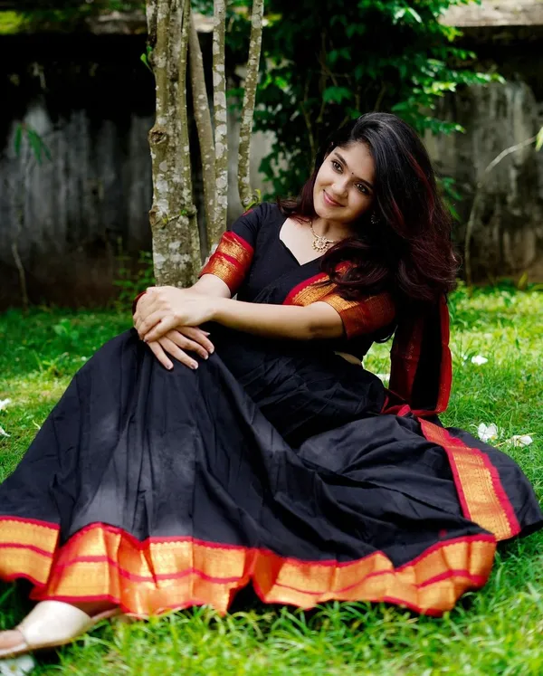 Kanjivaram_Silk_Zari_Half_Saree_Lehenga_With_Blouse_Along_With_Banarsi_Silk_Dupatta