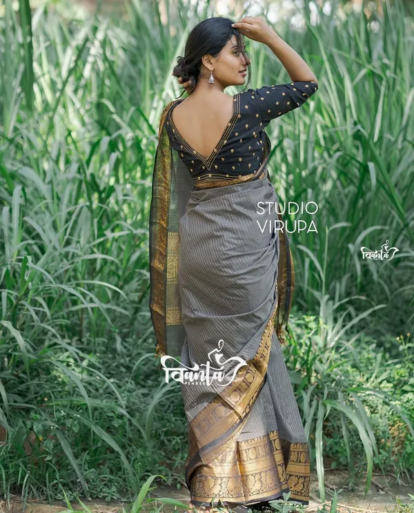 Woven_Kanjivaram_,_Banarasi_Jacquard_Saree
