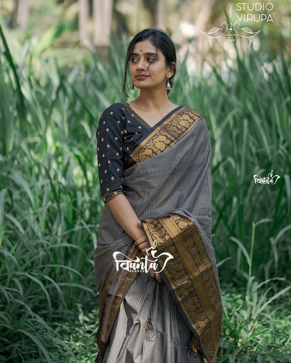 Woven_Kanjivaram_,_Banarasi_Jacquard_Saree