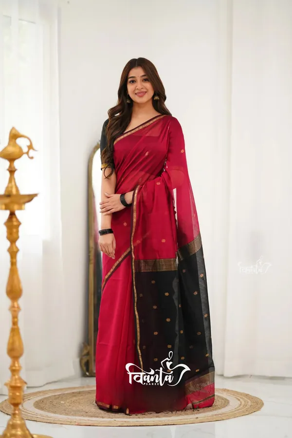 Red_Maheswari_Silk_Wedding_&_Party_Wear_Saree_&_Unstiched_Blouse_For_Women
