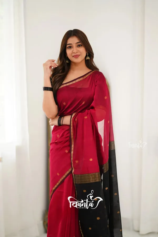 Red_Maheswari_Silk_Wedding_&_Party_Wear_Saree_&_Unstiched_Blouse_For_Women