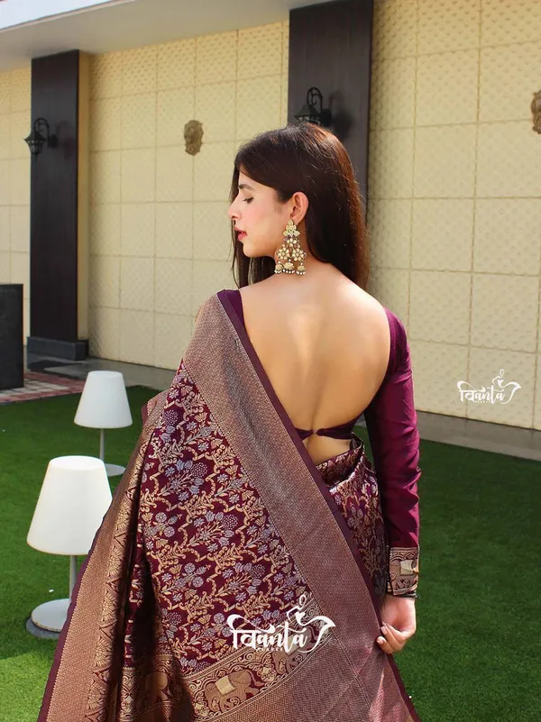 Purple_Woven_Kanjivaram_Banarasi_Jacquard_Sari