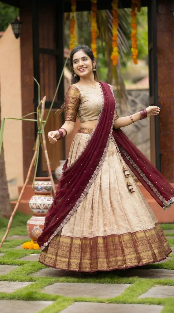 Kanjivaram_Silk_Zari_Half_Saree_stitched-Lehenga_With_Blouse_Along_With_Banarsi_Silk