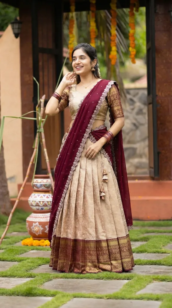 Kanjivaram_Silk_Zari_Half_Saree_stitched-Lehenga_With_Blouse_Along_With_Banarsi_Silk
