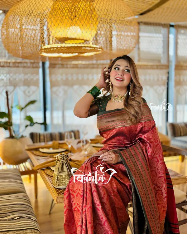Woven_Kanjivaram_Jacquard_Banarasi_Saree