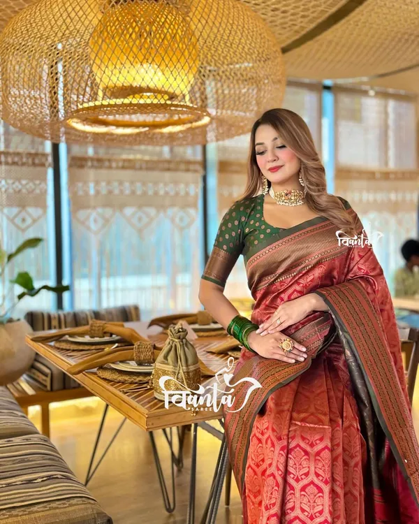 Woven_Kanjivaram_Jacquard_Banarasi_Saree