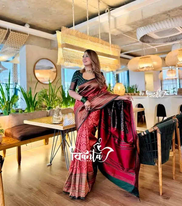 Woven_Kanjivaram_Jacquard_Banarasi_Saree