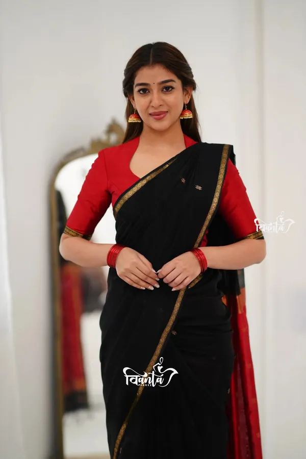 Maheswari_Silk_Cotton_Saree_-_Black_And_Maroonish_Red