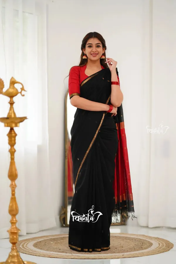 Maheswari_Silk_Cotton_Saree_-_Black_And_Maroonish_Red