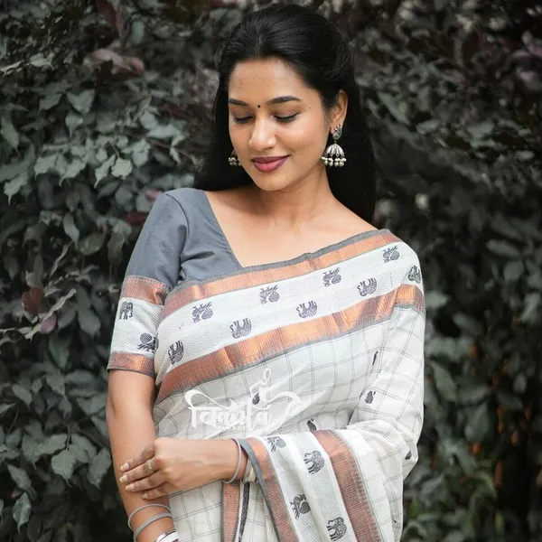 Woven_Kanjivaram_Jacquard_Banarasi_Saree