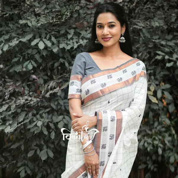 Woven_Kanjivaram_Jacquard_Banarasi_Saree