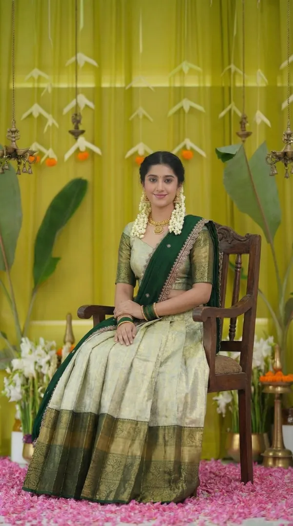 Kanjivaram_Silk_Zari_Half_Saree_stitched-Lehenga_With_Blouse_Along_With_Banarsi_Silk