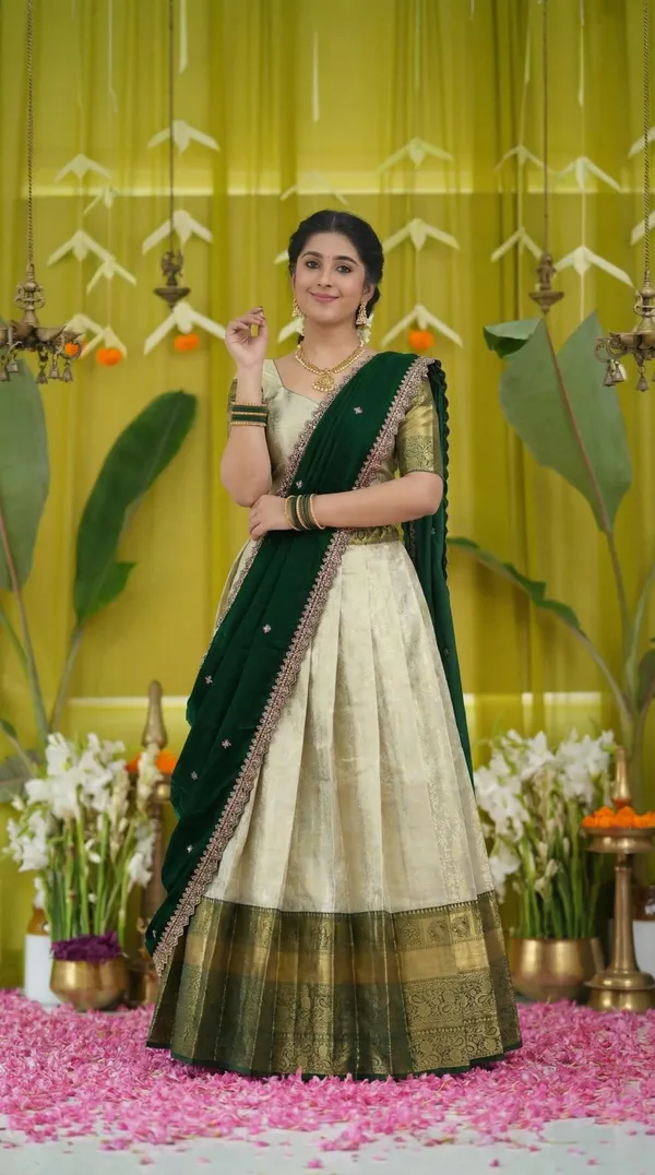 Kanjivaram_Silk_Zari_Half_Saree_stitched-Lehenga_With_Blouse_Along_With_Banarsi_Silk