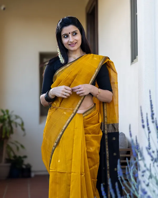 Maheswari_Silk_Cotton_Saree_-_Gold_and_Black