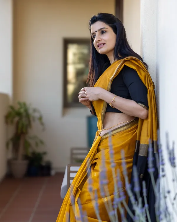 Maheswari_Silk_Cotton_Saree_-_Gold_and_Black