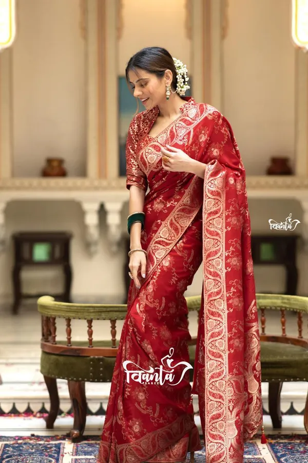 Woven_Kanjivaram_,_Banarasi_Jacquard_Saree