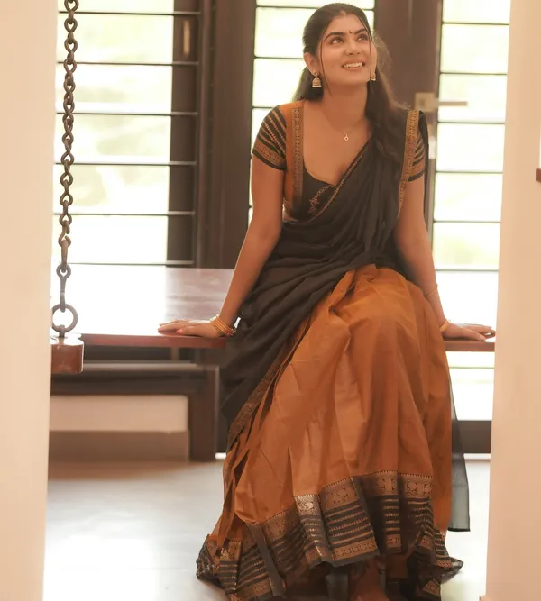 Kanjivaram_Silk_Zari_Half_Saree_Un-stitched_Lehenga_With_Blouse_Along_With_Banarsi_Silk