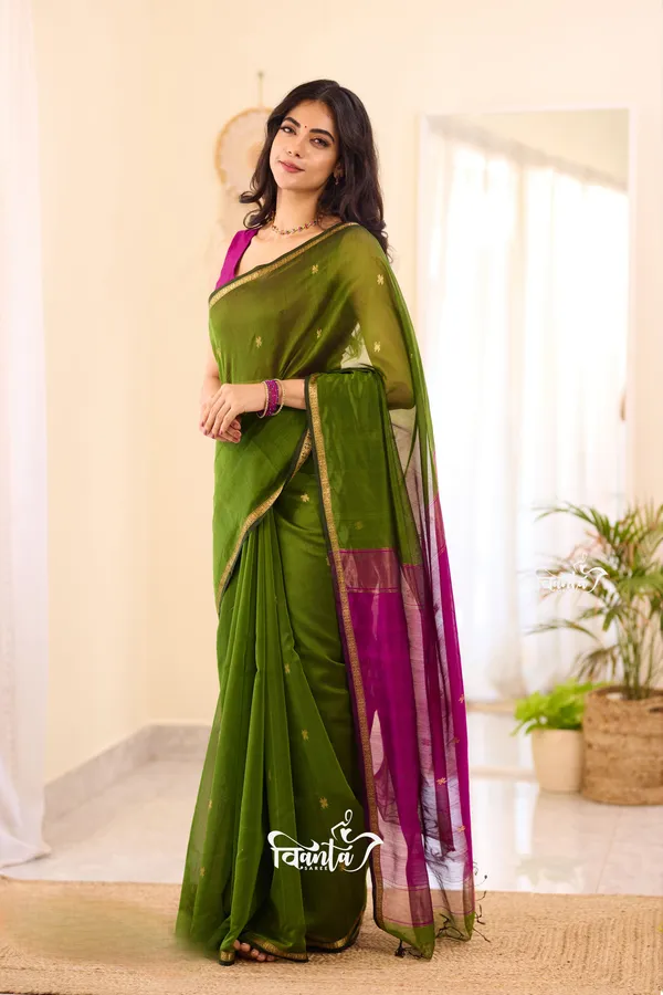 Green_Maheswari_Silk_Wedding_&_Party_Wear_Saree_&_Unstiched_Blouse_For_Women