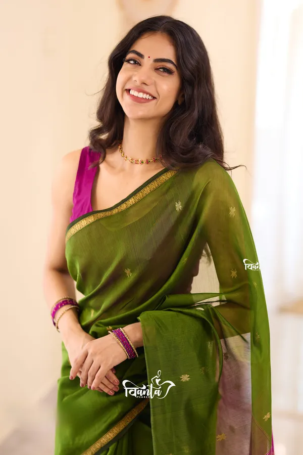 Green_Maheswari_Silk_Wedding_&_Party_Wear_Saree_&_Unstiched_Blouse_For_Women