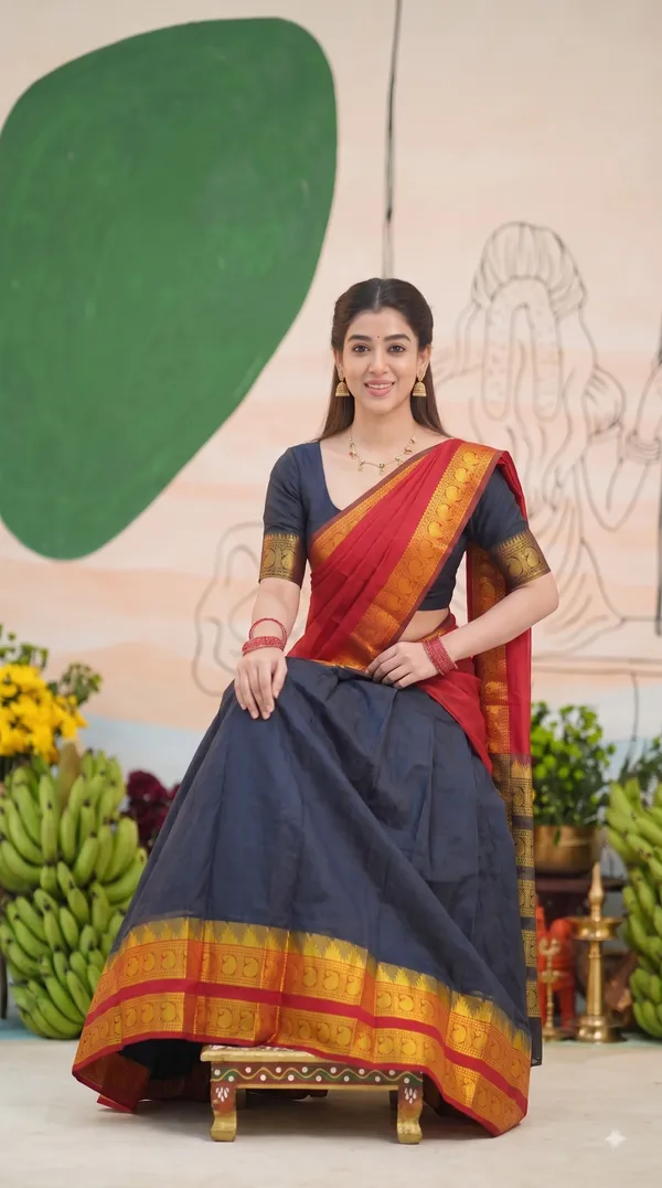 Traditional_Onyx_Black_Half_Saree_with_Red_Dhavani