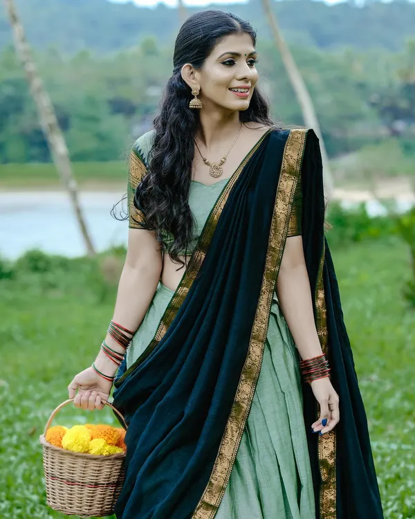 Kanjivaram_Silk_Zari_Half_Saree_Lehenga_With_Blouse_Along_With_Banarsi_Silk_Dupatta