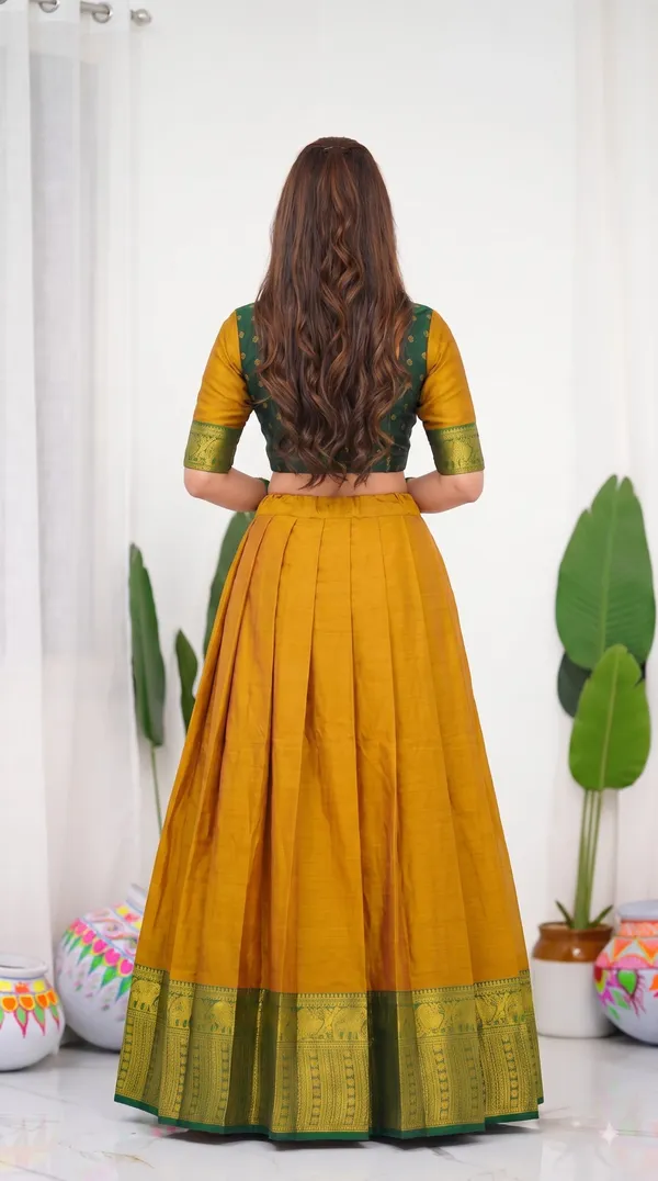 Traditional_Green_Half_Saree_with_Pink_Dhavani