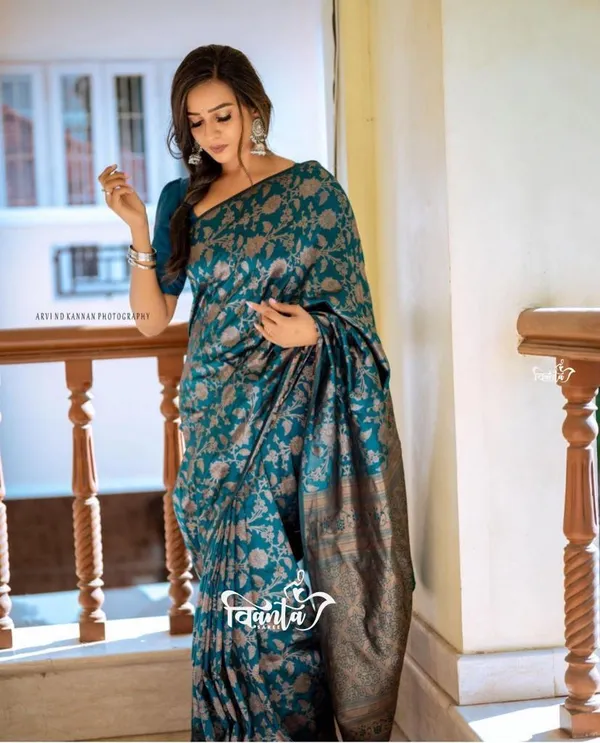 Woven_Kanjivaram_Jacquard_Banarasi_Saree