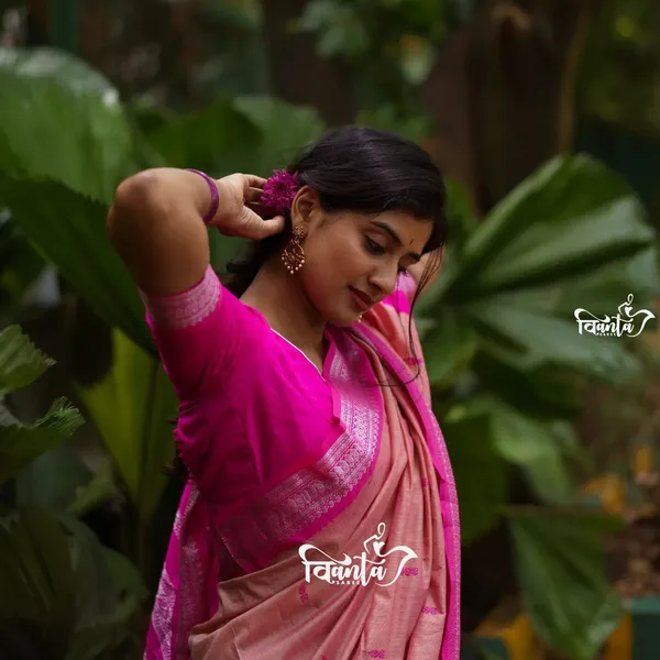 Woven_Kanjivaram_,_Banarasi_Jacquard_Saree