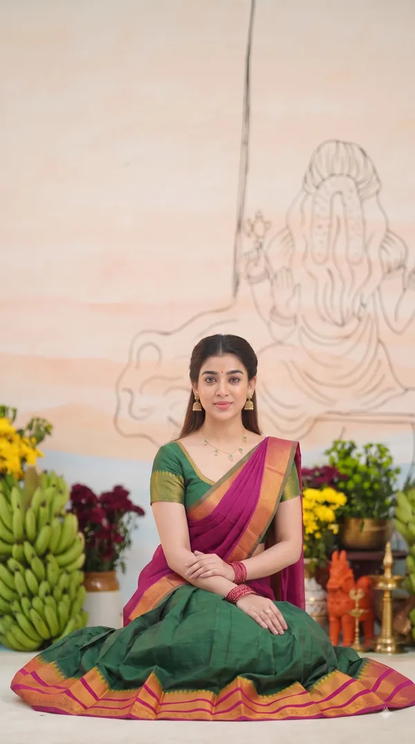 Traditional_Green_Half_Saree_with_Pink_Dhavani