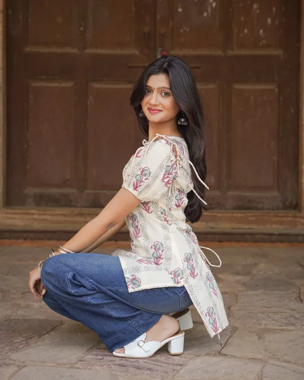 Ayesha_|_Ivory_Floral_Block_Print_Puff_Sleeve_Short_Kurti