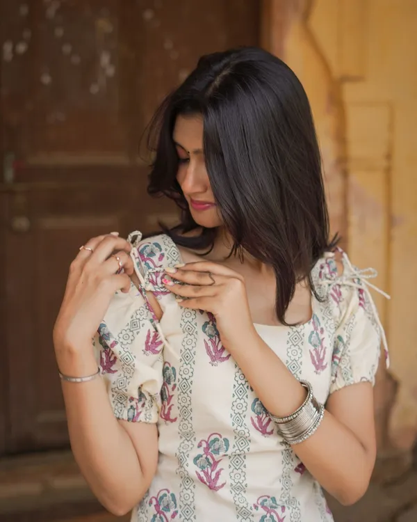 Ayesha_|_Ivory_Floral_Block_Print_Puff_Sleeve_Short_Kurti