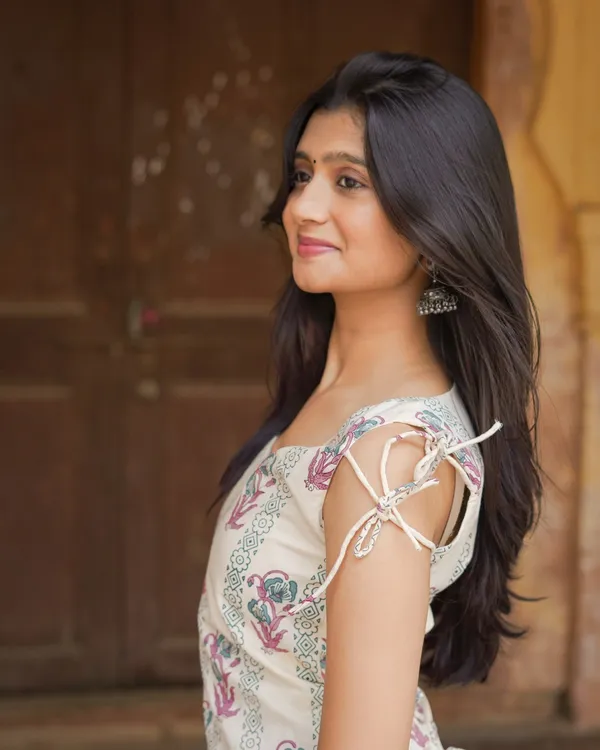 Ayesha_|_Ivory_Floral_Block_Print_Puff_Sleeve_Short_Kurti