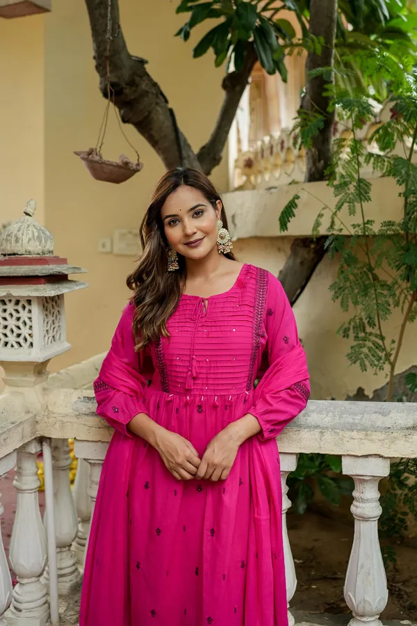 Heavy_Embroidery_3_Piece_Suit_Set_With_Dupatta