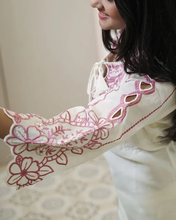 Ivory_Cotton_Kurta_Set_with_Intricate_Magenta_Floral_Embroidery_(3-Piece_Set)