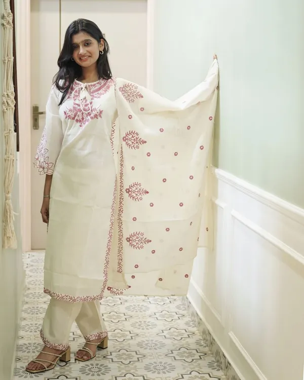 Ivory_Cotton_Kurta_Set_with_Intricate_Magenta_Floral_Embroidery_(3-Piece_Set)