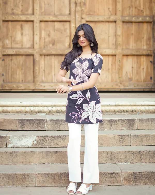 Muskan_|_Black_&_White_Digital_Print_Cotton_Short_Kurti