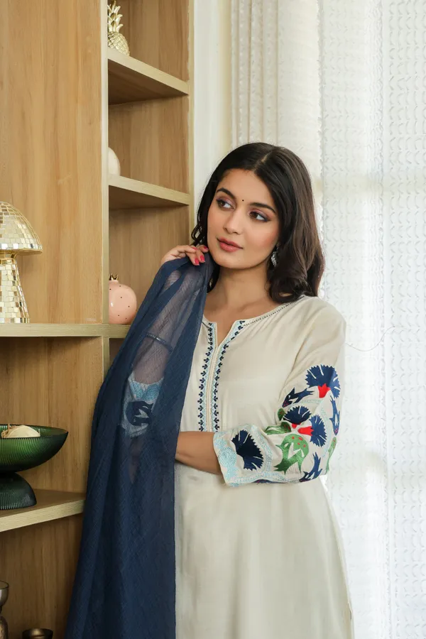Pure_Mulmul_3_Piece_Suit_Set_with_Dupatta