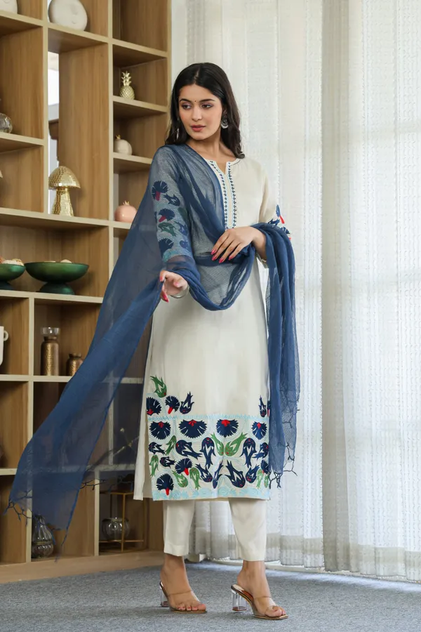 Pure_Mulmul_3_Piece_Suit_Set_with_Dupatta