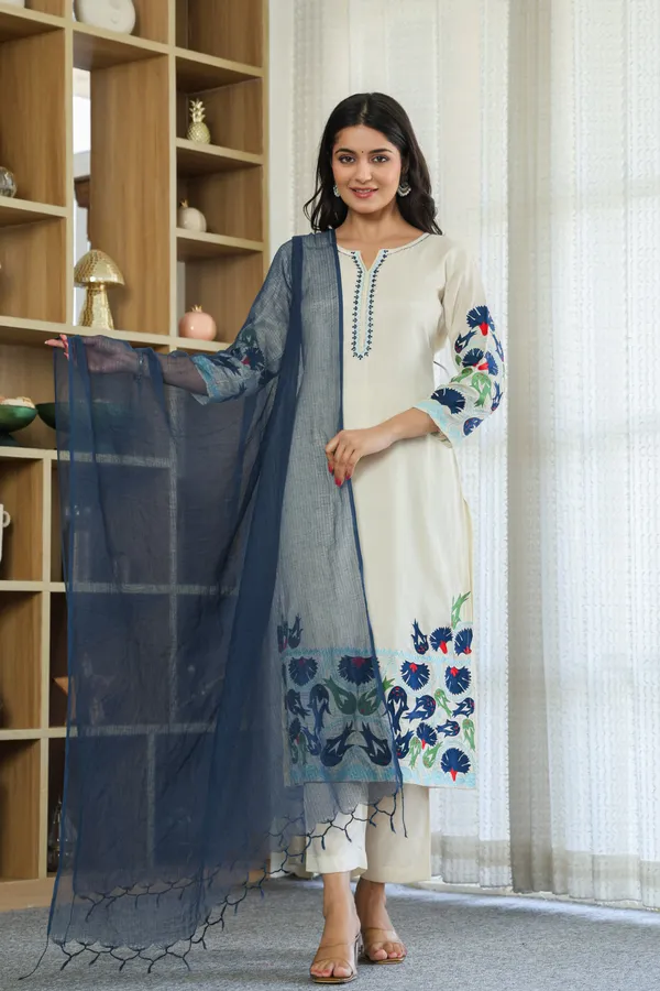Pure_Mulmul_3_Piece_Suit_Set_with_Dupatta