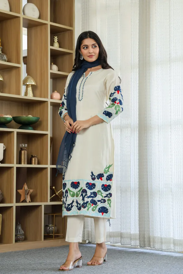 Pure_Mulmul_3_Piece_Suit_Set_with_Dupatta
