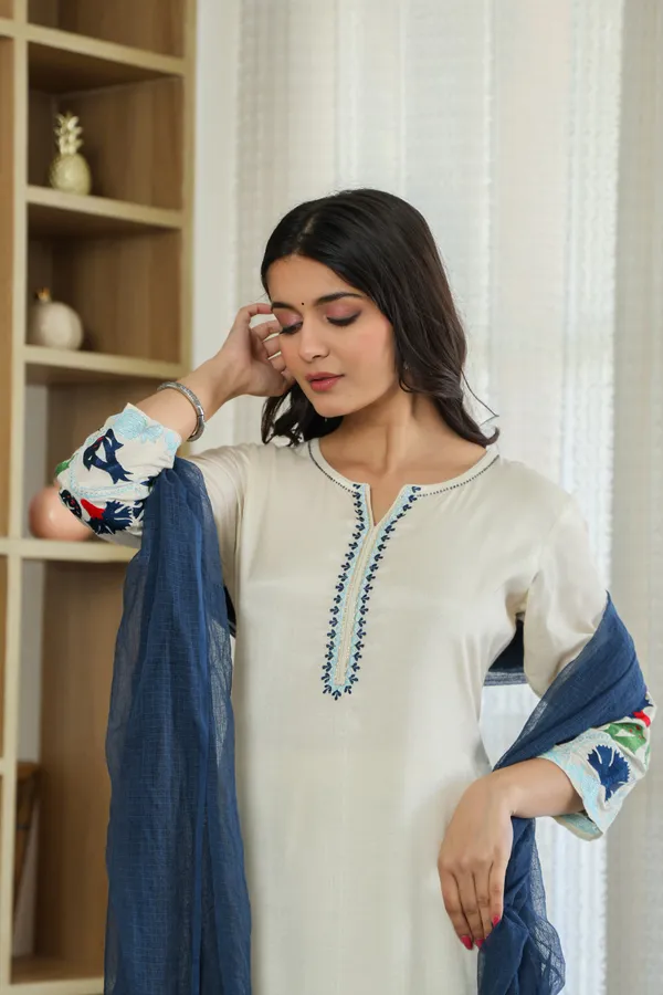Pure_Mulmul_3_Piece_Suit_Set_with_Dupatta