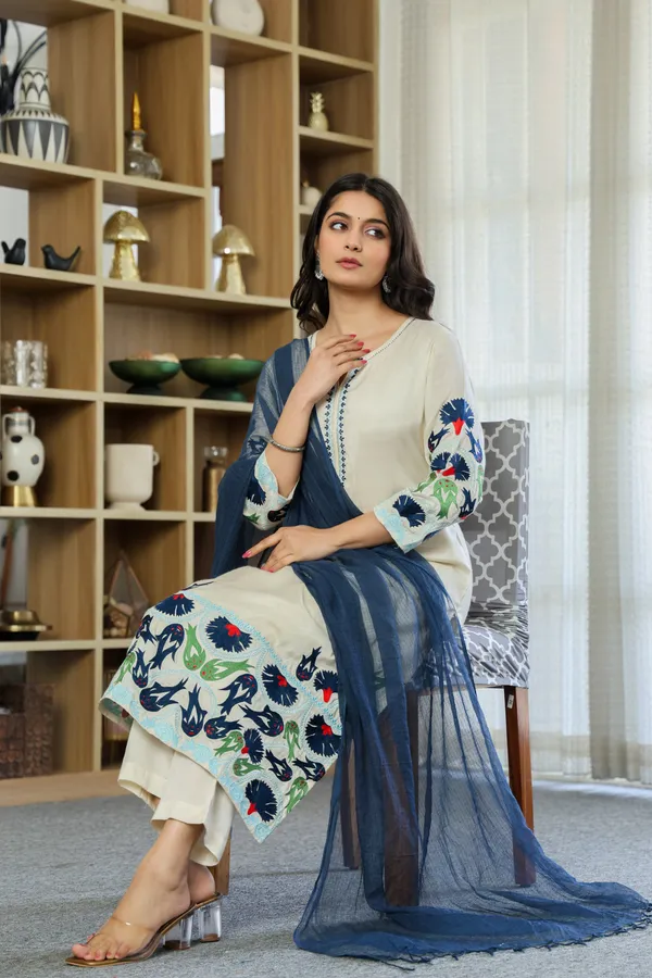 Pure_Mulmul_3_Piece_Suit_Set_with_Dupatta