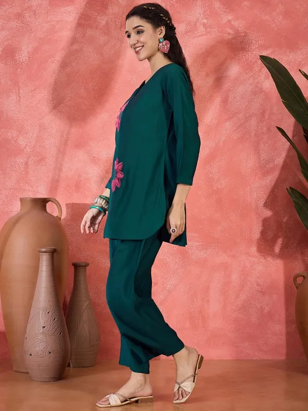 Tunic_Co-_Ord_Set_With_Beautiful_Embroidery_Work