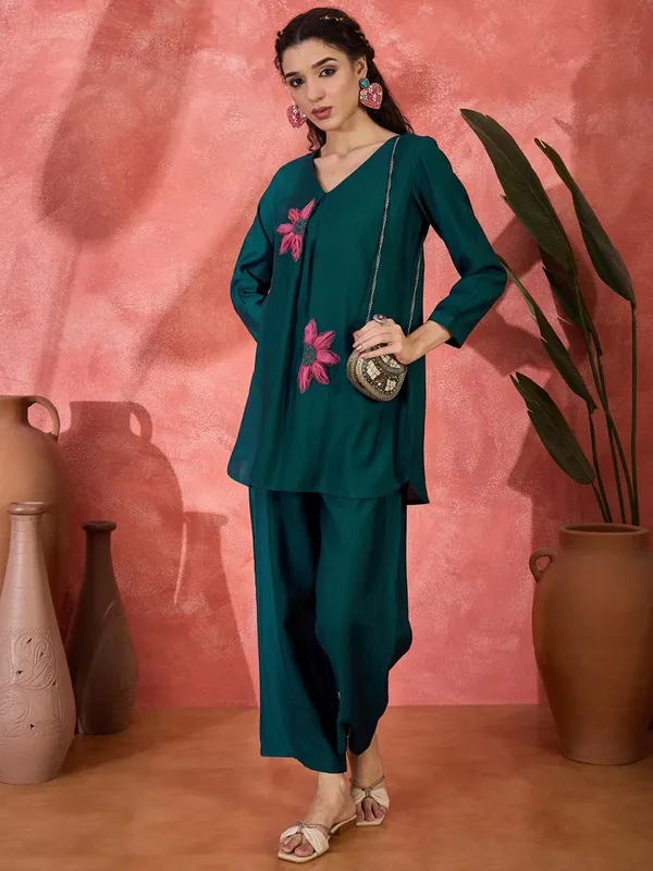 Tunic_Co-_Ord_Set_With_Beautiful_Embroidery_Work