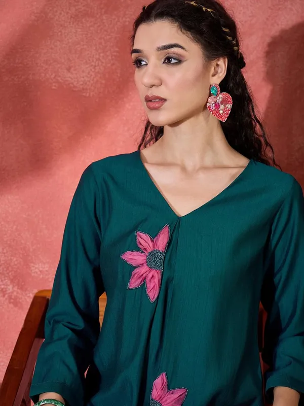 Tunic_Co-_Ord_Set_With_Beautiful_Embroidery_Work