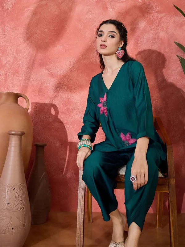 Tunic_Co-_Ord_Set_With_Beautiful_Embroidery_Work
