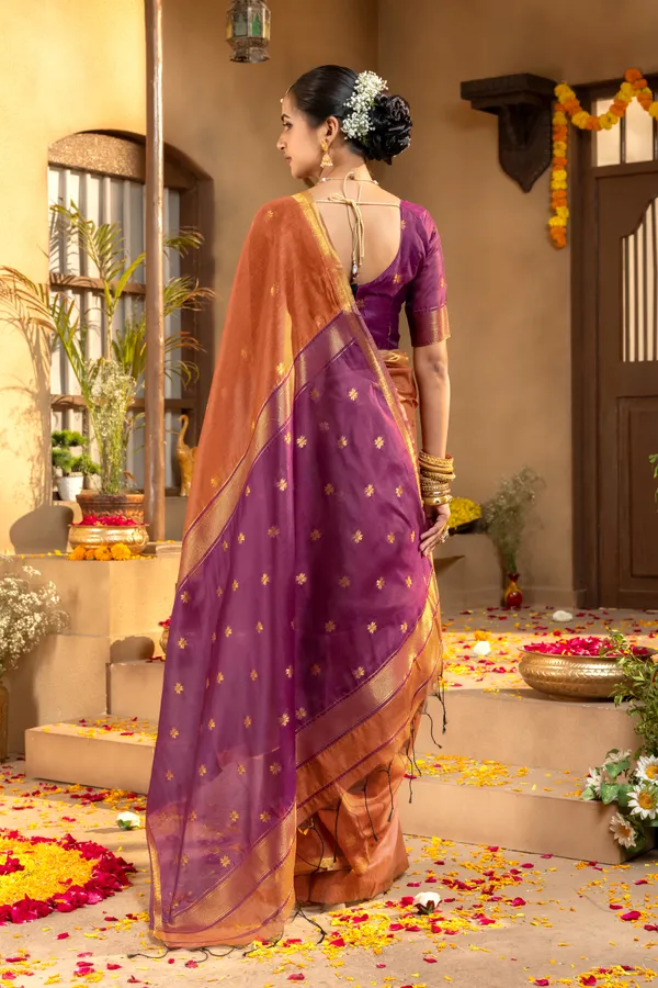 Original_Maheswari_Cotton_Silk_sarees_with_Beautiful_Kanchipuram_Rich_Gold-Toned_Woven_Butti_Zari_Work_With_Attractive_Zari_Border_And_Contrast_Blouse_With_Tassels