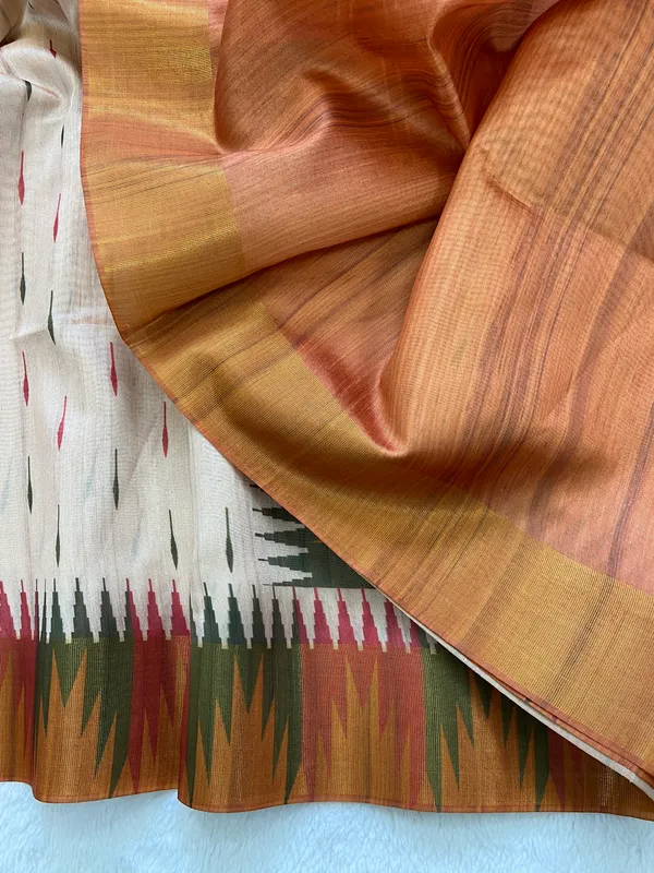 Soft_Tussar_Silk_sarees_with_Beautiful_Print_With_Attractive_Pallu_And_Contrast_Print_Blouse_With_Tassels